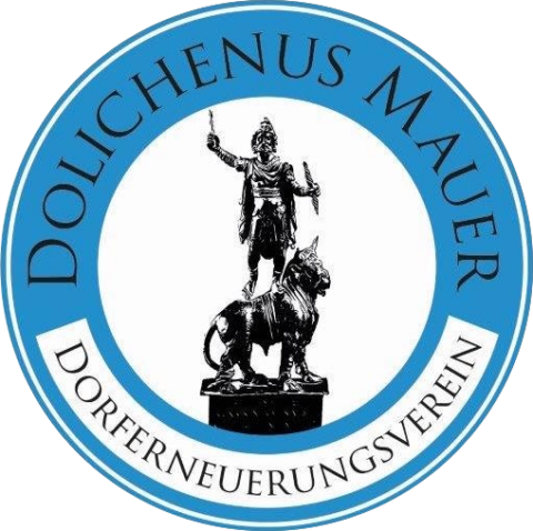 Logo des Dorferneuerungsvereins Dolichenus Mauer: rundes blaues Emblem mit der Statue des Jupiter Dolichenus auf einem Stier in der Mitte und dem weißen Schriftzug „DOLICHENUS MAUER“ sowie „DORFERNEUERUNGSVEREIN“ im Ring.